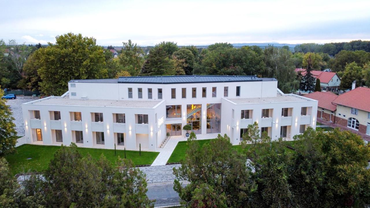 Hotel HegiQ Hegykő Exterior foto